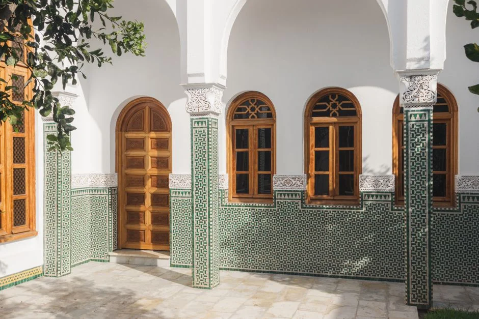 Tadelakt bathroom with a stained-glass window
