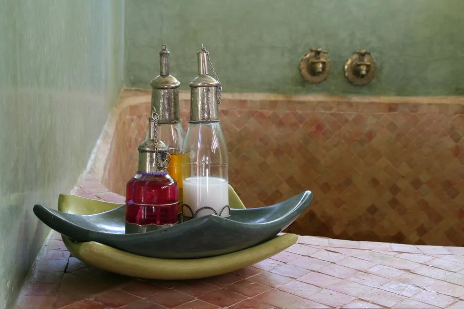 Hammam basin with argan oil and black soap